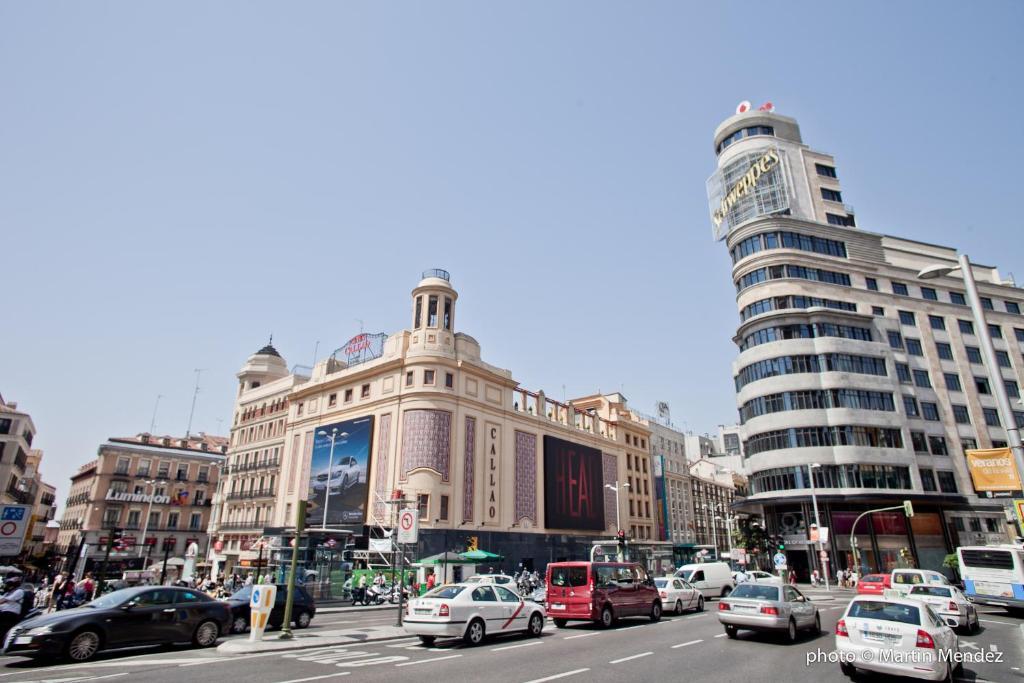 Hostal La Casa De La Plaza Madrid Exterior photo